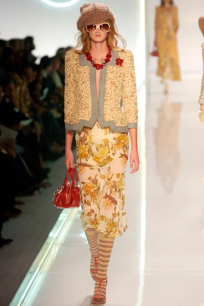 Look 16